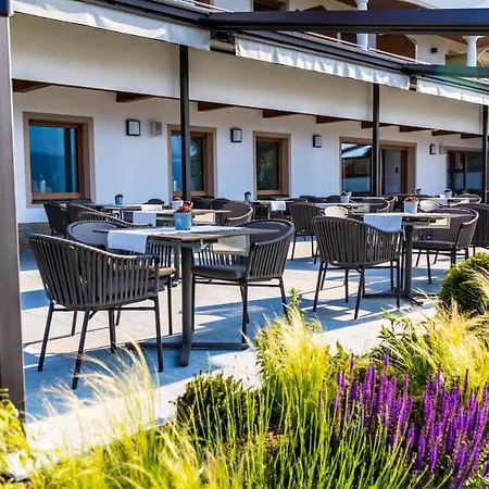 Huberhof Szálloda 3*