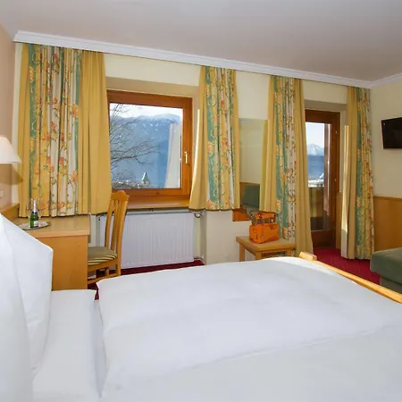 Hotel Huberhof 3*